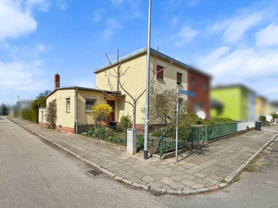 Immobilie in Köthen (Anhalt) - Endlich Platz für alle – familienfreundliche Doppelhaushälfte mit Garten und Garage - Bild 0