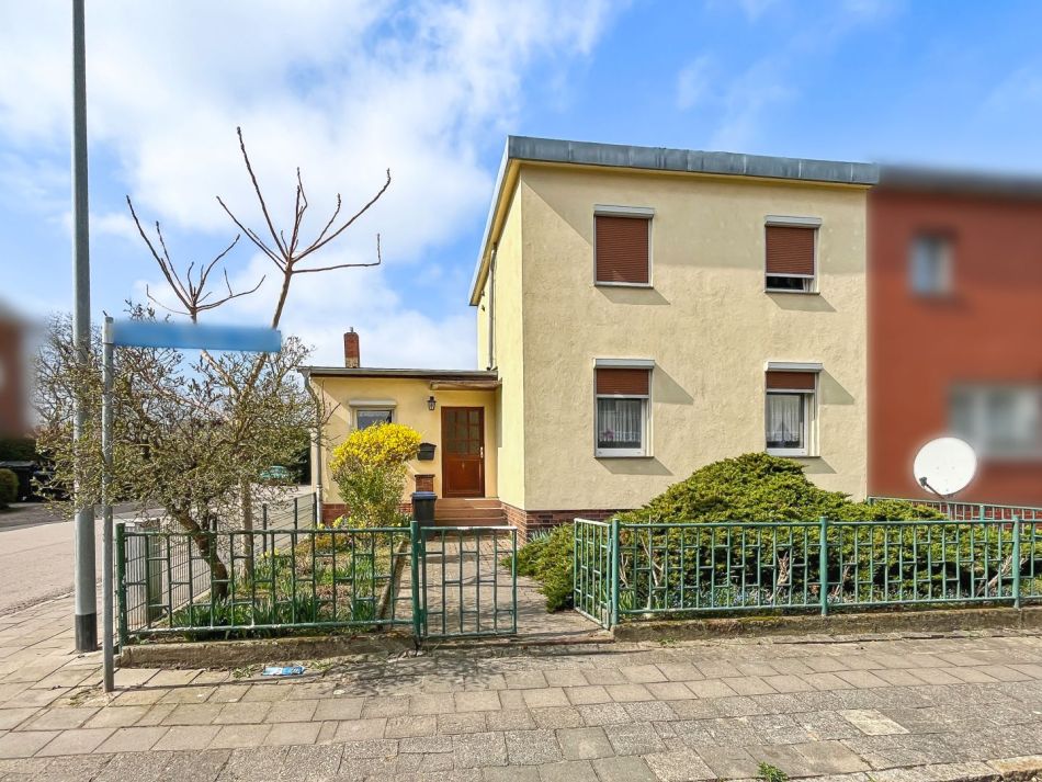 Immobilie in Köthen (Anhalt) - Endlich Platz für alle – familienfreundliche Doppelhaushälfte mit Garten und Garage - Bild 1