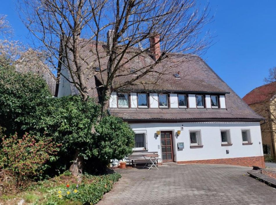 Fachwerkhaus mit Nebengebäude
