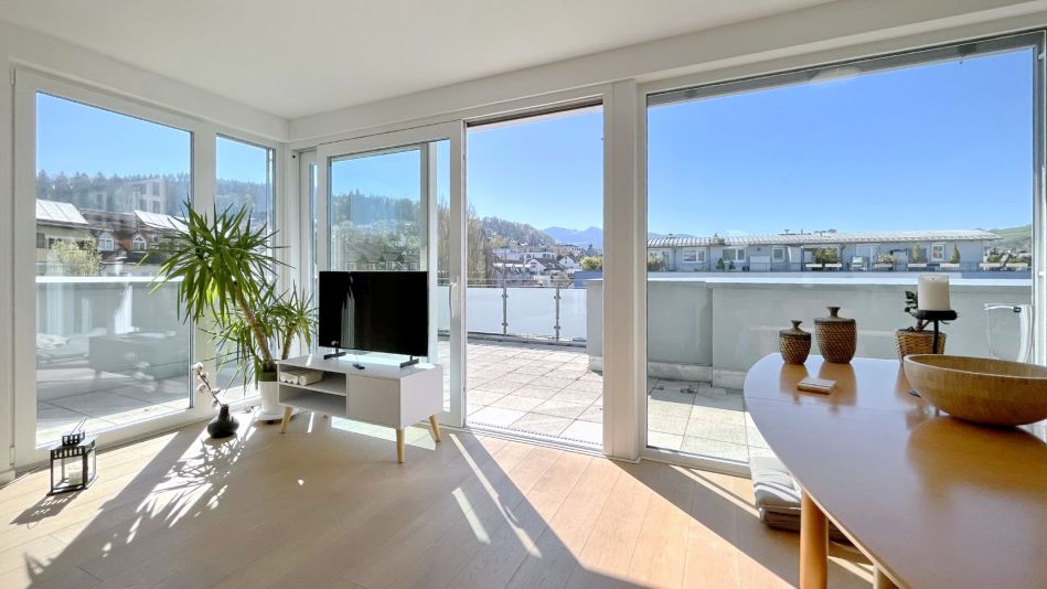 Stilvolle Attikawohnung mit großer Dachterrasse und herrlichen Weitblicken