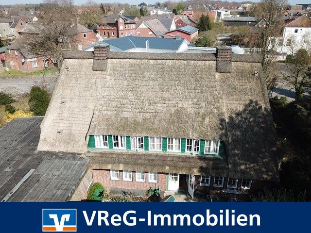 Immobilie in Hohenwestedt - Imposantes Reetdachanwesen mit großzügigem Praxisanbau in 24594 Hohenwestedt - Bild 0