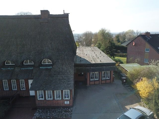 Immobilie in Hohenwestedt - Imposantes Reetdachanwesen mit großzügigem Praxisanbau in 24594 Hohenwestedt - Bild 4