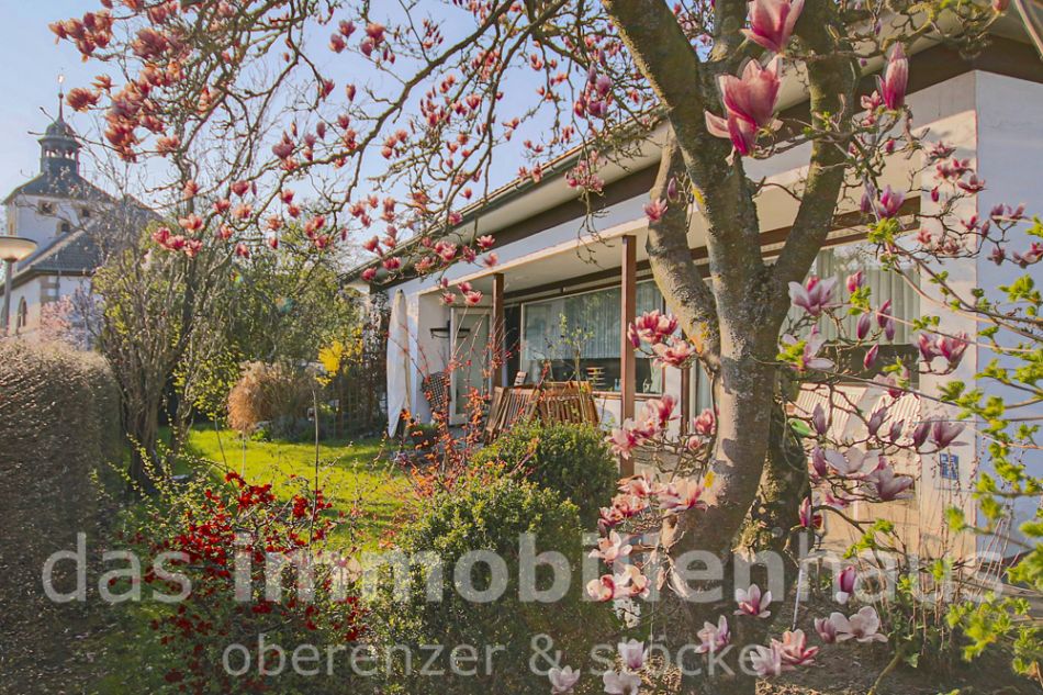 Bungalow mit einem multifunktionalen Anbau