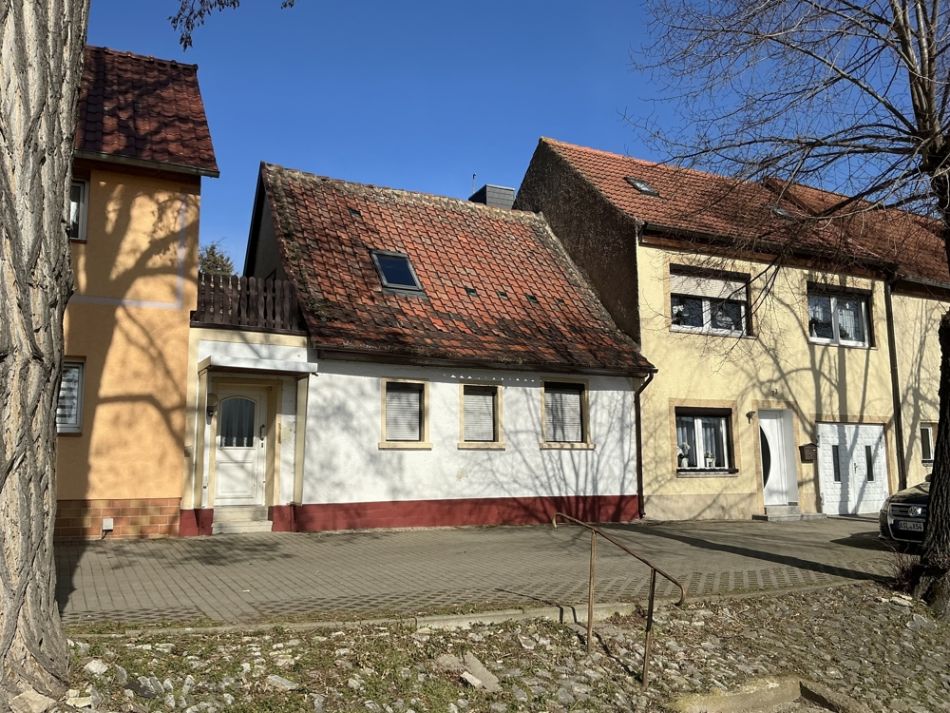 Erwerb durch Zwangsversteigerung - Reihenmittelhaus in Cochstedt