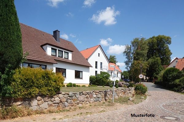1- bis 2-Familienhaus mit Doppelgarage