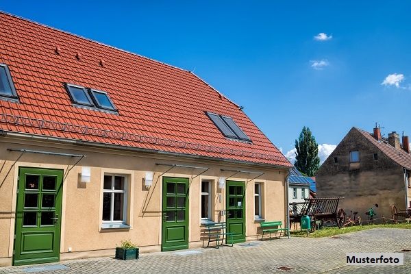 Bebaute und unbebaute Grundstücke eine Landwirtschaftsbetriebs