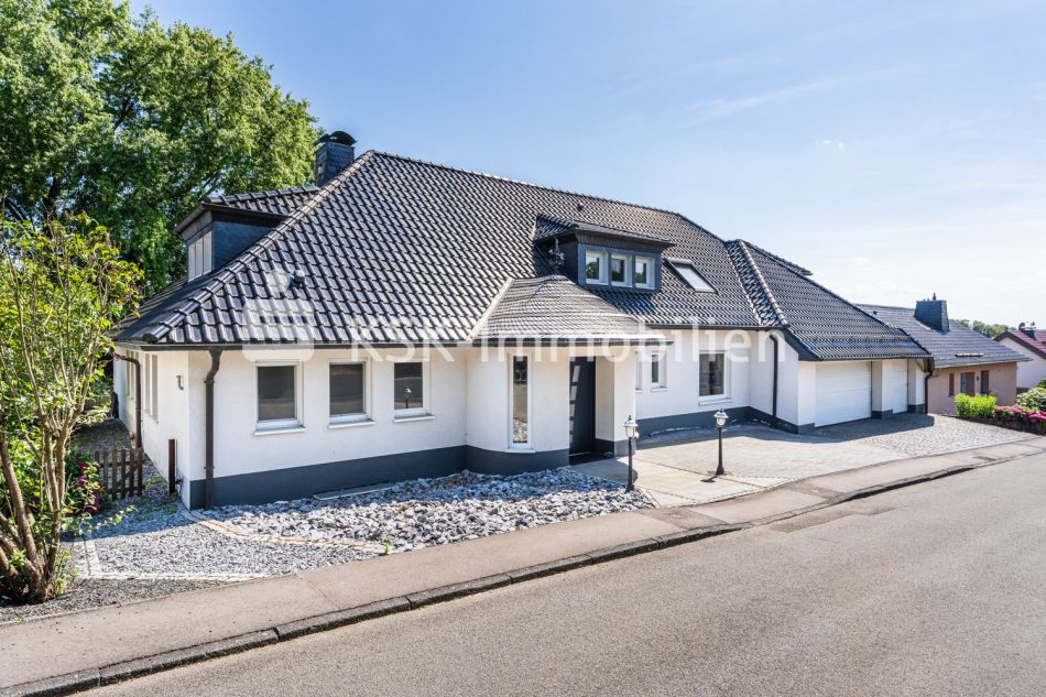 Attraktives Wohnhaus mit flexiblen Nutzungsmöglichkeiten und einzigartigem Fernblick!