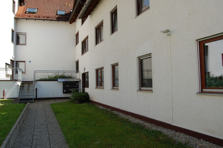 Immobilie in Landau an der Isar - ***Landau/Isar – untere Stadt-: Großzügige 3-Zi. ETW mit EBK, Südbalkon und PKW-Stellplatz*** - Bild 2