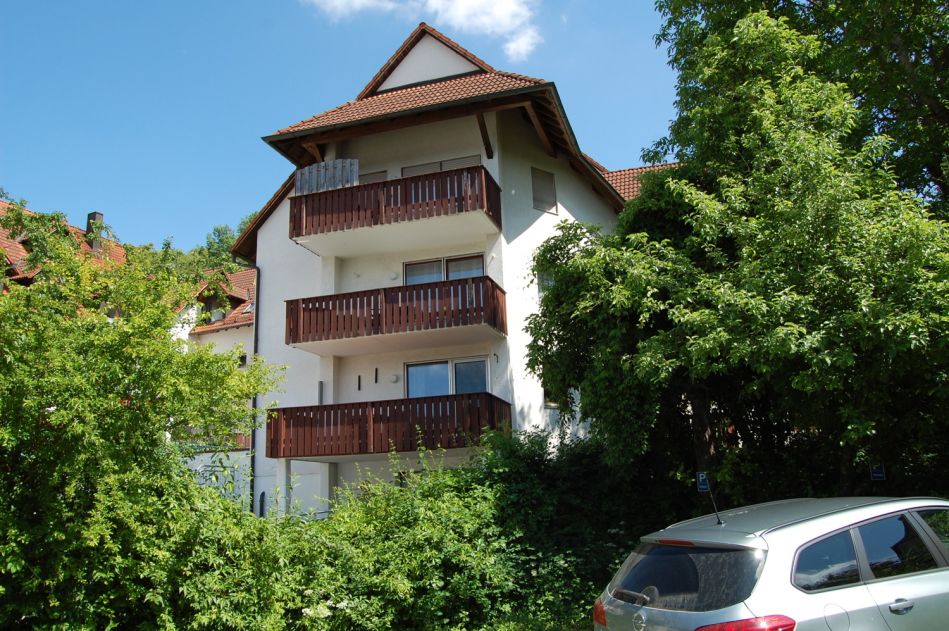 Immobilie in Landau an der Isar - ***Landau/Isar – untere Stadt-: Großzügige 3-Zi. ETW mit EBK, Südbalkon und PKW-Stellplatz*** - Bild 1