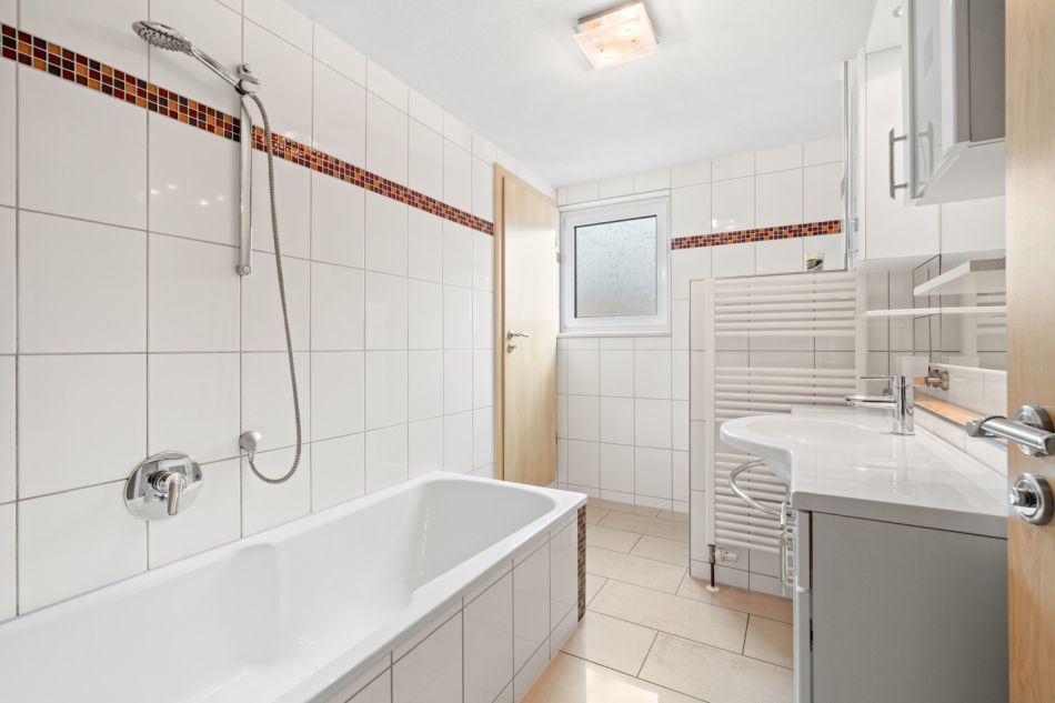 Immobilie in Biberach an der Riß - Gemütliche Wohnung mit Balkon im 1. Obergeschoss eines Reihenhauses - Bild 3