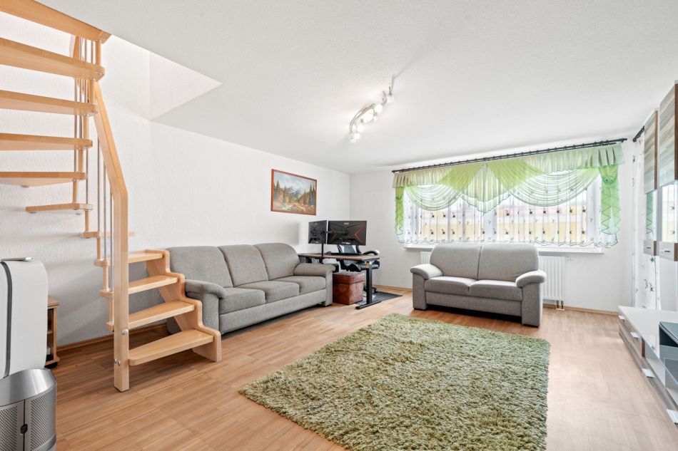 Immobilie in Biberach an der Riß - Gemütliche Wohnung mit Balkon im 1. Obergeschoss eines Reihenhauses - Bild 1